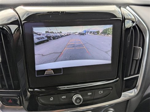 Used 2021 Chevrolet Traverse LT image 24