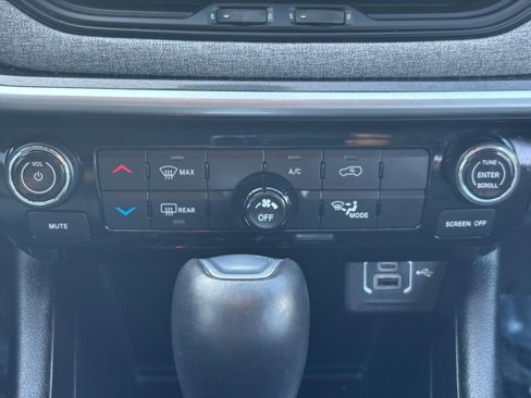 Used 2022 Jeep Compass Latitude w/ Sun and Sound Group image 17
