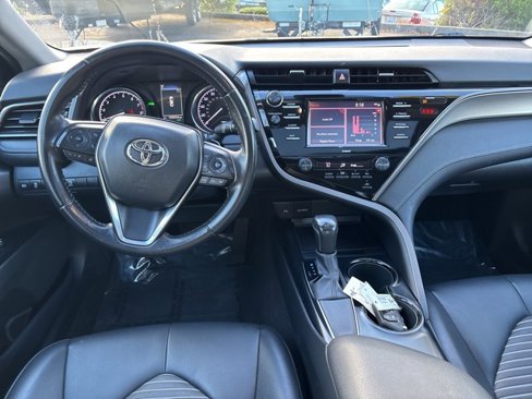 Used 2020 Toyota Camry SE image 10