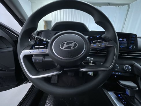New 2025 Hyundai Elantra SE image 7