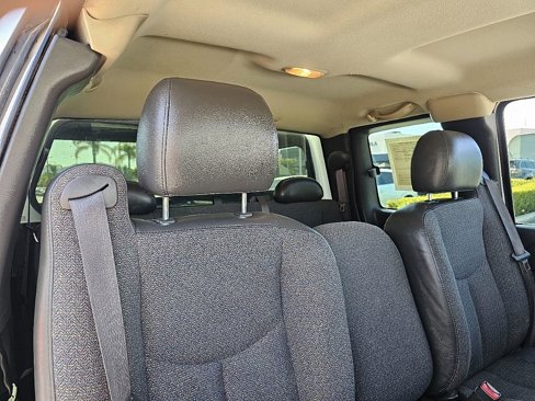 Used 2006 Chevrolet Silverado 2500 W/T w/ Heavy-Duty Power Package image 19