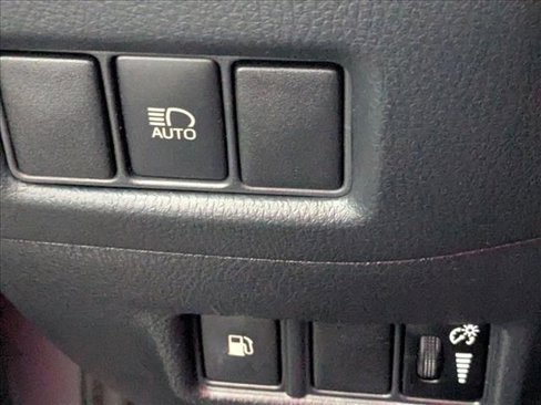 Used 2020 Toyota C-HR LE image 14