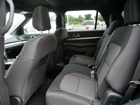 Used 2018 Ford Explorer XLT image 7