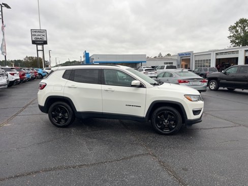 Used 2021 Jeep Compass Latitude image 3