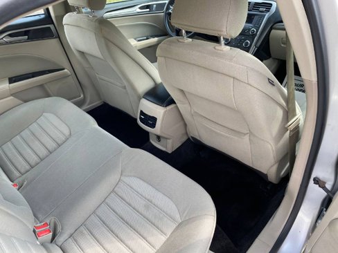 Used 2018 Ford Fusion SE image 6
