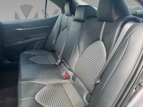 Used 2023 Toyota Camry SE image 5