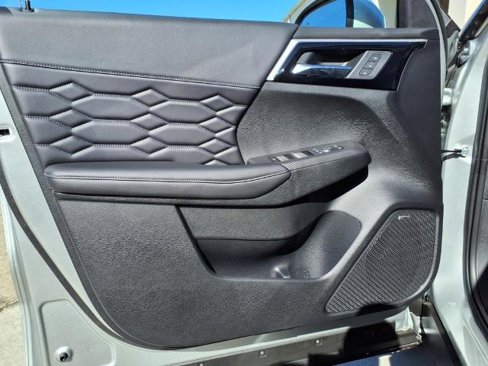 New 2025 Mitsubishi Outlander SEL image 14