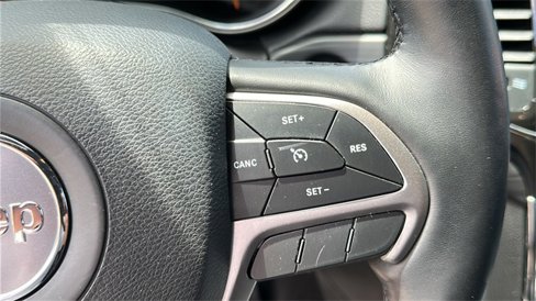 Used 2022 Jeep Grand Cherokee Laredo X image 13