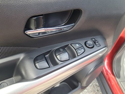 Used 2019 Nissan Kicks SV image 15