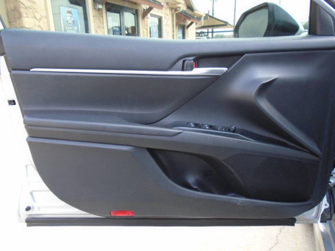 Used 2020 Toyota Camry SE image 28