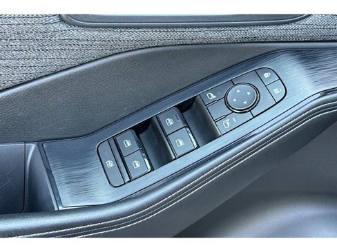 Used 2022 Nissan Rogue SV image 12