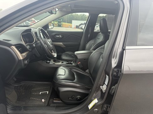 Used 2017 Jeep Cherokee Limited image 10