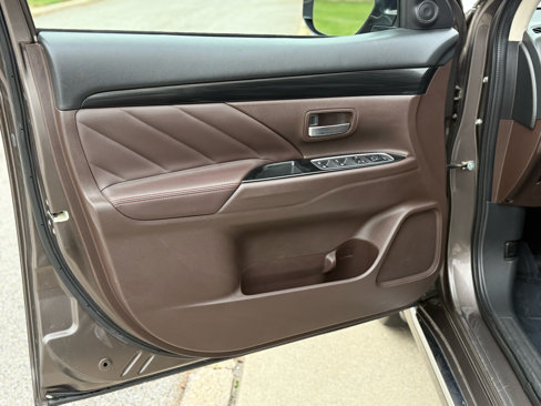 Used 2018 Mitsubishi Outlander SEL image 36