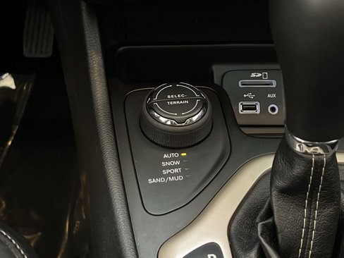 Used 2014 Jeep Cherokee Limited w/ Luxury Group image 31