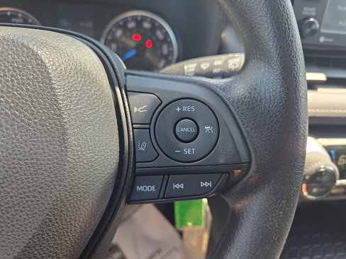 Used 2022 Toyota RAV4 LE image 18