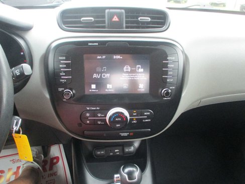 Used 2019 Kia Soul + image 5
