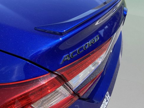 Used 2018 Honda Accord Sport image 15