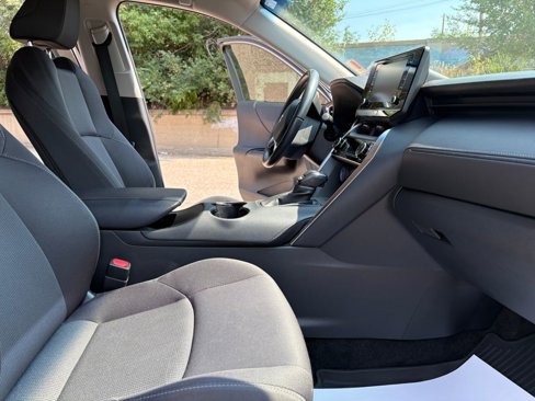Used 2021 Toyota Venza LE w/ Carpet Mat Package (TMS) image 14