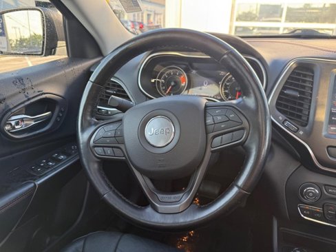 Used 2020 Jeep Cherokee Trailhawk image 14