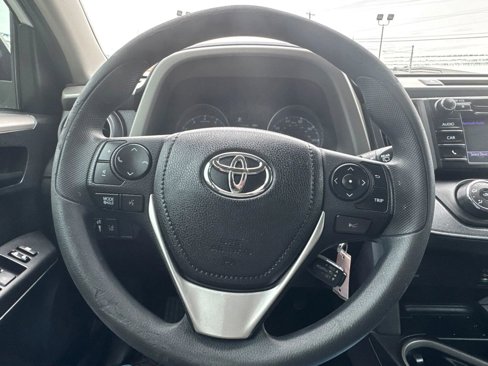 Used 2018 Toyota RAV4 LE image 13