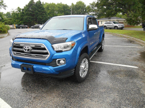Used 2017 Toyota Tacoma Limited image 4