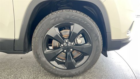 Used 2019 Jeep Cherokee Latitude Plus image 17