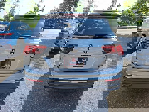 Certified 2022 Volkswagen Tiguan SE image 5