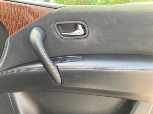 Used 2019 Nissan Armada SV image 40