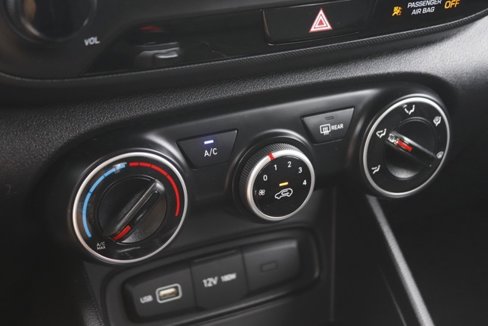 Certified 2022 Hyundai Venue SE image 24