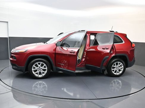 Used 2017 Jeep Cherokee Latitude w/ Safety/Convenience Group image 30