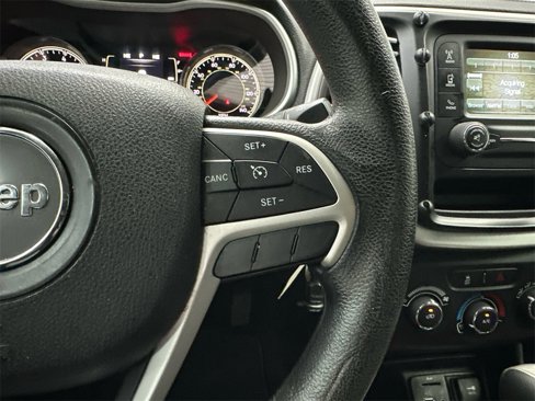 Used 2014 Jeep Cherokee Sport image 25
