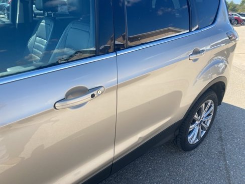 Used 2017 Ford Escape Titanium image 5