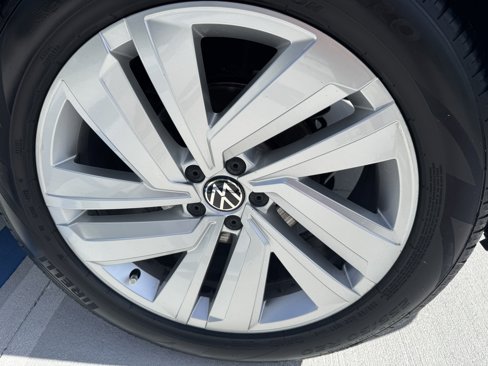 Certified 2020 Volkswagen Atlas Cross Sport SE w/ Panoramic Sunroof Package image 32