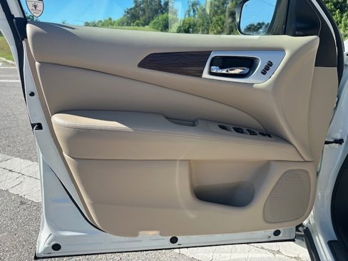 Used 2019 Nissan Pathfinder Platinum image 10