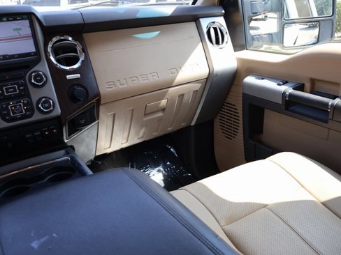 Used 2016 Ford F250 Lariat w/ Lariat Interior Package image 13