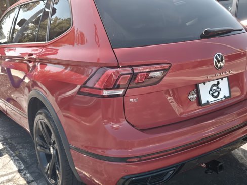 Used 2024 Volkswagen Tiguan SE R-Line image 4