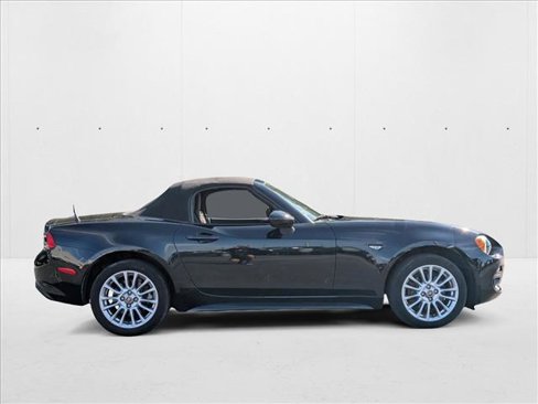 Used 2017 FIAT 124 Spider Classica image 4