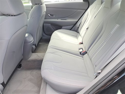 Used 2021 Hyundai Elantra SEL w/ Preferred Accessory Package image 9
