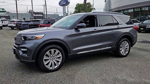 Certified 2022 Ford Explorer Limited w/ Limited Technology Package image 4