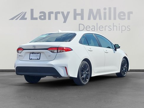 Used 2023 Toyota Corolla LE image 5