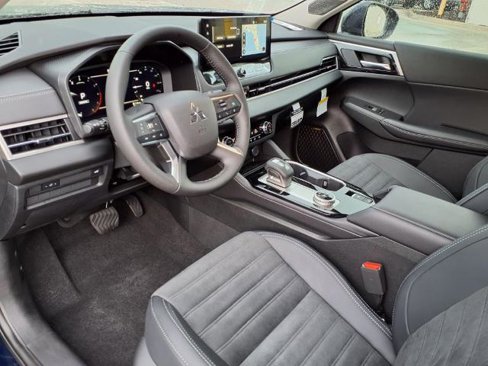 New 2025 Mitsubishi Outlander SE image 11