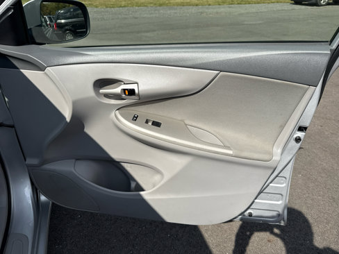 Used 2010 Toyota Corolla image 18