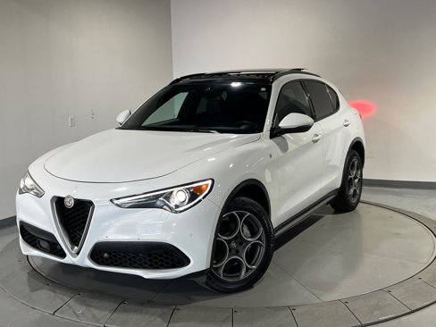 Used 2022 Alfa Romeo Stelvio Ti image 2