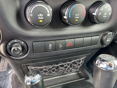 Used 2018 Jeep Wrangler Sport image 32