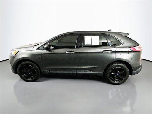 Used 2019 Ford Edge SE image 4
