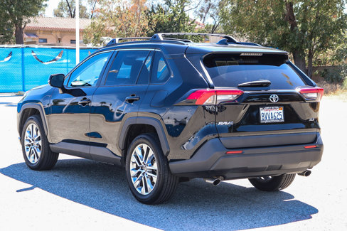 Used 2021 Toyota RAV4 XLE Premium image 7