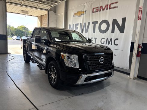Used 2022 Nissan Titan SV w/ SV Convenience Package image 2