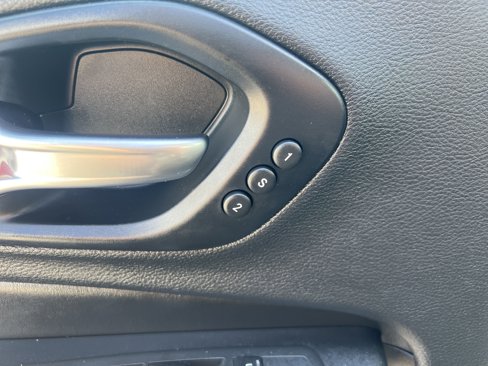 Certified 2019 Jeep Cherokee Limited image 17