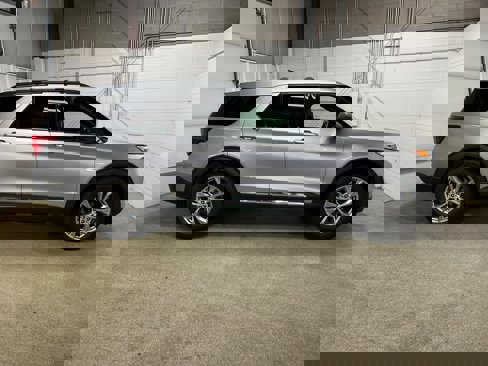 Certified 2020 Ford Explorer XLT w/ Equipment Group 202A image 5