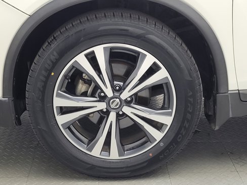 Used 2017 Nissan Rogue SL w/ SL Premium Package image 31